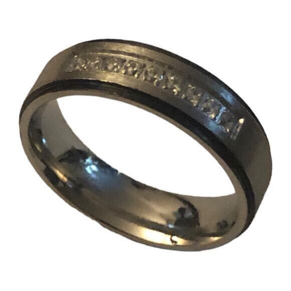 New comfort fit band with black edge and CZ’s size 9 - Picture 1 of 2